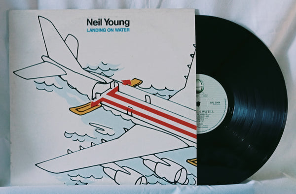 Neil Young & Crazy Horse - Landing On Water VG+ VG+